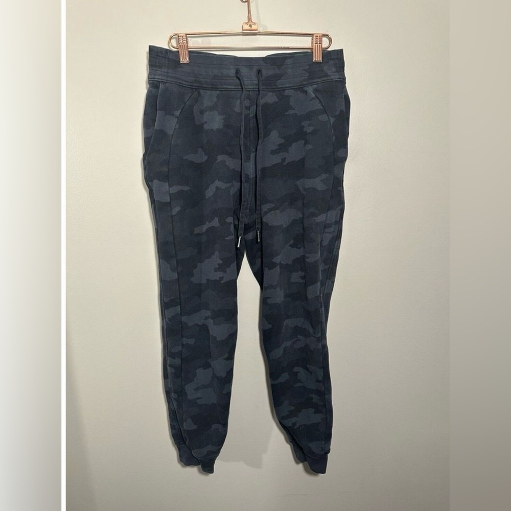 Lululemon Camo Scuba Jogger 8